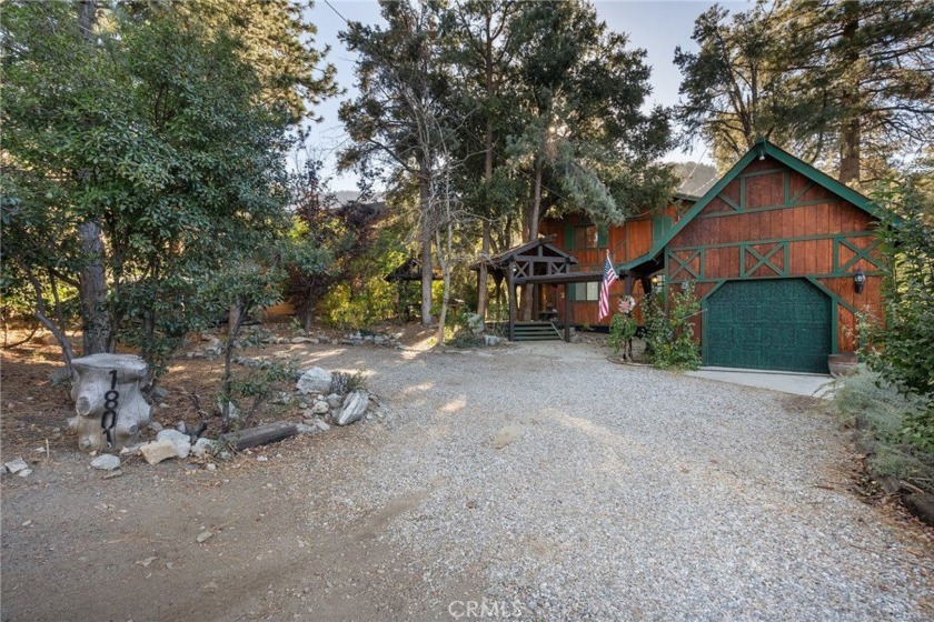 This home checks off all the boxes located on a paved - Beach Home for sale in Pine Mountain Club, California on Beachhouse.com