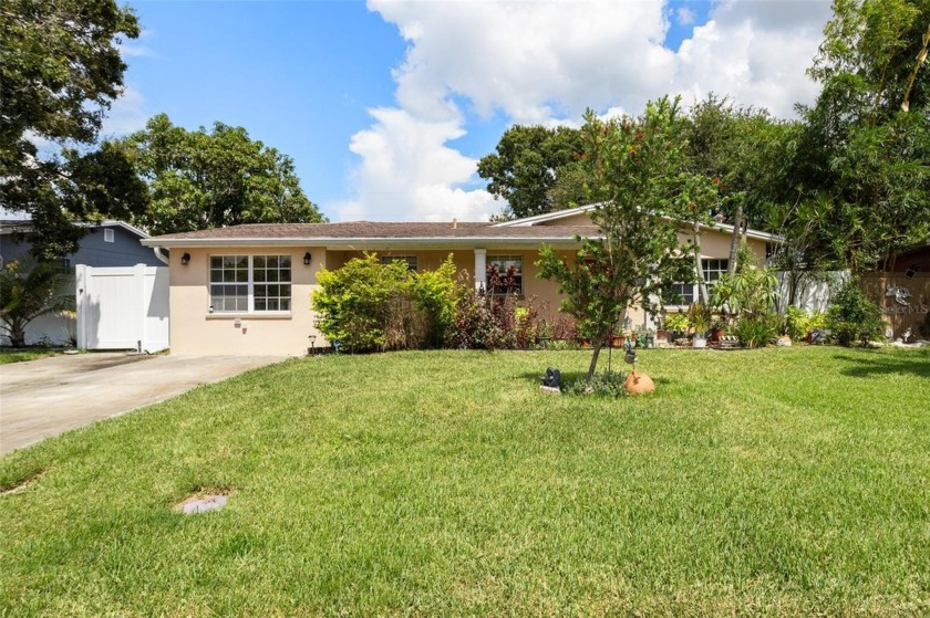 Welcome to this charming 3-bedroom, 2-bathroom single-family - Beach Home for sale in Pinellas Park, Florida on Beachhouse.com
