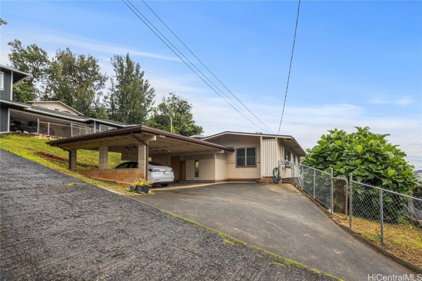 Sweet one level single wall construction with spacious family - Beach Home for sale in Kaneohe, Hawaii on Beachhouse.com