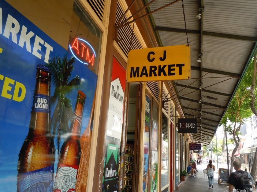 Well known convenient store with liquor license right on N - Beach Commercial for sale in Honolulu, Hawaii on Beachhouse.com