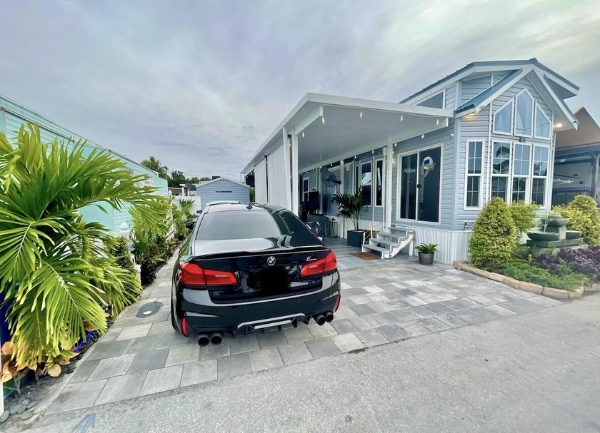 Turn Key  Investment property with rentals from 1 to 365 days or - Beach Home for sale in Key Largo, Florida on Beachhouse.com
