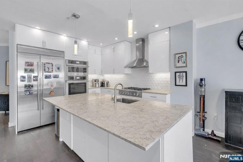 Easily the most attractive unit in this waterfront community! - Beach Condo for sale in Edgewater, New Jersey on Beachhouse.com