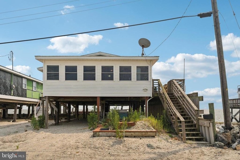 Dynamite 2 bedroom/1 bath waterfront home on the Delaware Bay in - Beach Home for sale in Newport, New Jersey on Beachhouse.com