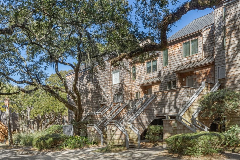 Kiawah Island townhome across the street from the beach!  This - Beach Home for sale in Kiawah Island, South Carolina on Beachhouse.com