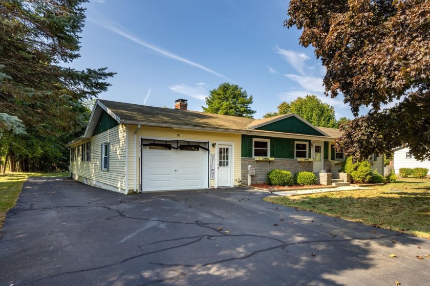 Welcome to the beautiful Town of Rye. This is a unique - Beach Home for sale in Rye, New Hampshire on Beachhouse.com