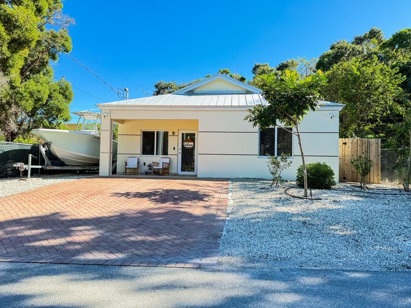 A sleek and contemporary 3-bedroom, 2-bath CBS home in the heart - Beach Home for sale in Key Largo, Florida on Beachhouse.com