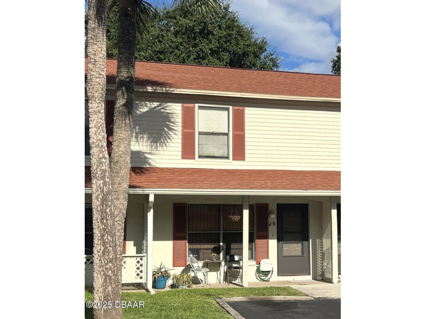 Great floor plan with both bedrooms and full bathroom upstairs - Beach Condo for sale in Port Orange, Florida on Beachhouse.com