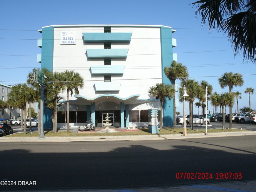 TIME TO LIVE THE FLORIDA LIFESTYLE!  BEAUTIFUL OCEANVIEW CONDO - Beach Lot for sale in Daytona Beach, Florida on Beachhouse.com