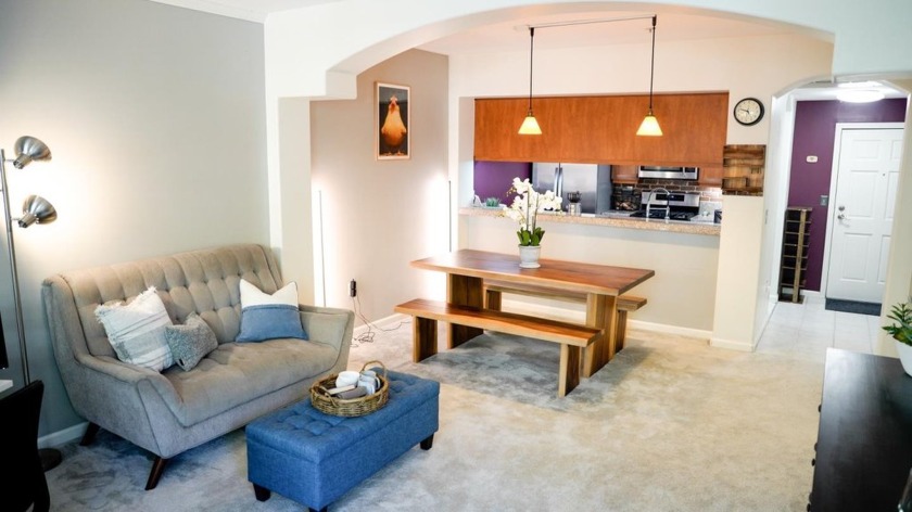 Located in The Plaza community, this stylish, third-floor condo - Beach Condo for sale in San Jose, California on Beachhouse.com