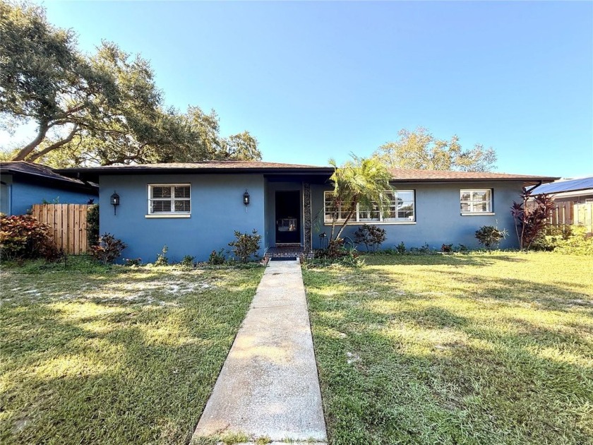 WELCOME TO SUNSHINE ESTATES IN THE HEART OF PALM HARBOR! THIS - Beach Home for sale in Palm Harbor, Florida on Beachhouse.com