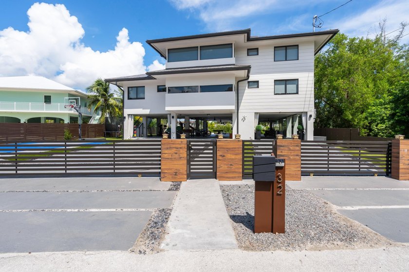 This Key Largo Lake front estate delivers a level of design and - Beach Home for sale in Key Largo, Florida on Beachhouse.com