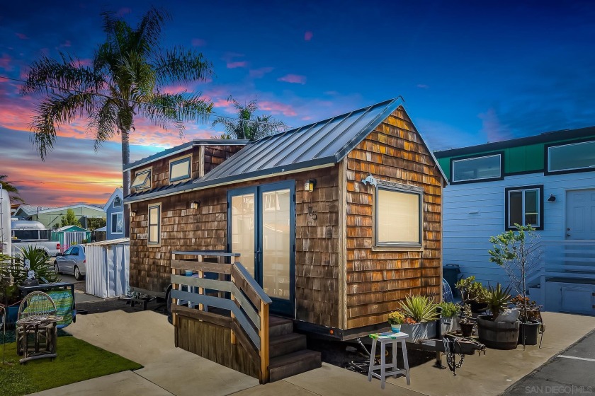 LOCATION LOCATION! This 1 bed 1 bath home is conveniently - Beach Home for sale in Encinitas, California on Beachhouse.com