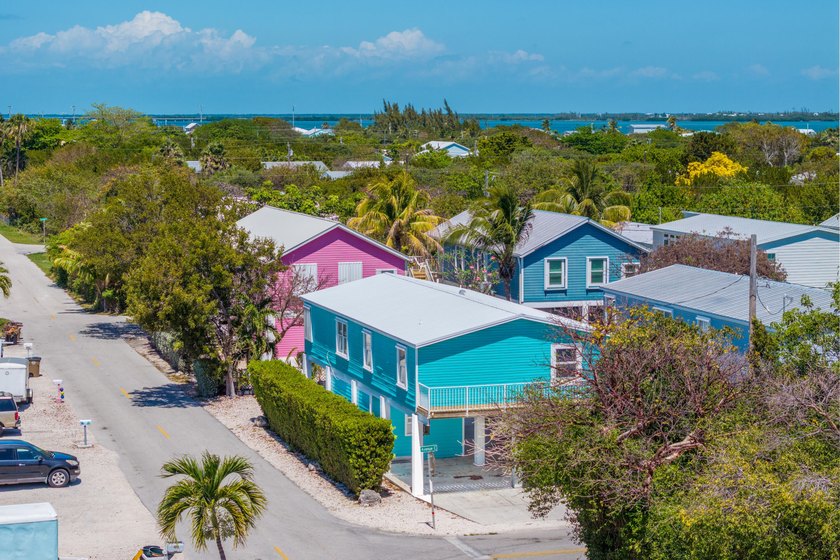 This 4-bedroom, 2-bath, 1566 sq. ft. home in the Keys is a rare - Beach Home for sale in Big Pine Key, Florida on Beachhouse.com