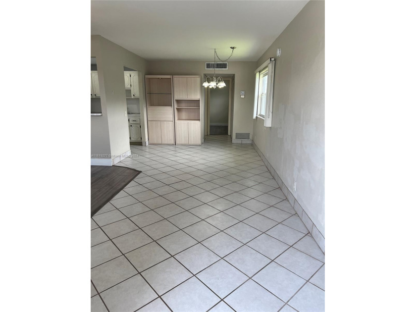 BRIGHT and SPACIOUS 1 bed unit + 1.5 baths + balcony in Brittany - Beach Condo for sale in Delray Beach, Florida on Beachhouse.com