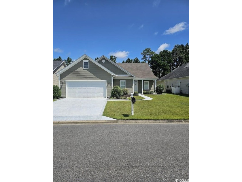 Welcome home to this lovely and spacious 5/bedroom, 3/bath - Beach Home for sale in Longs, South Carolina on Beachhouse.com