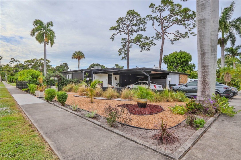 This stunning Mid-Century Modern courtyard-style home, designed - Beach Home for sale in Fort Myers, Florida on Beachhouse.com