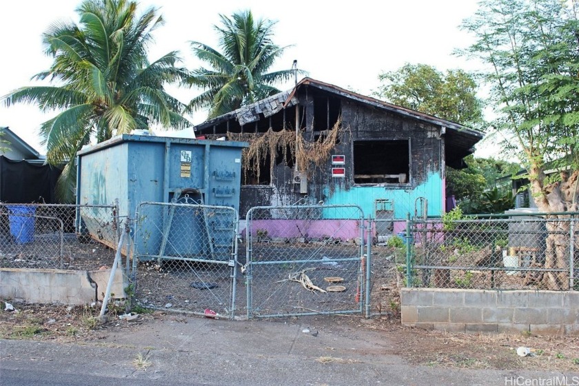 A fire burned only the front part of the housee see the rest of - Beach Home for sale in Waimanalo, Hawaii on Beachhouse.com