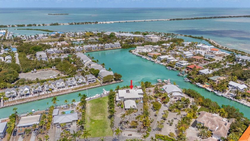 This magnificent, exclusive estate on Duck Key offers a rare - Beach Home for sale in Duck Key, Florida on Beachhouse.com