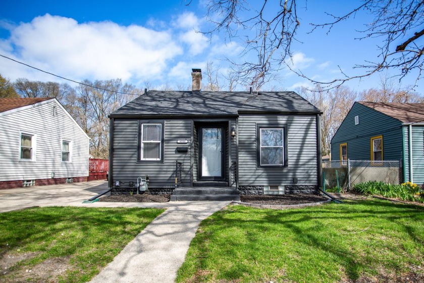 2 Bed | 2 Bath | Detached Garage | Spacious DeckWelcome to this - Beach Home for sale in Gary, Indiana on Beachhouse.com