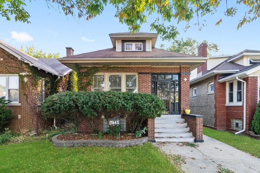 Welcome to 7643 S Paxton Ave - a beautifully preserved Chicago - Beach Home for sale in Chicago, Illinois on Beachhouse.com