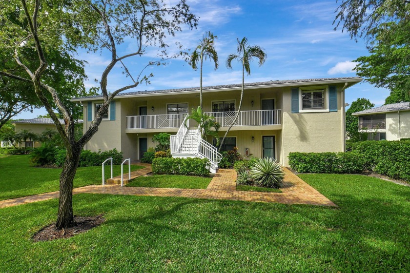 This absolutely beautiful  2-bedroom, 2-bath condo offers a - Beach Condo for sale in Boynton Beach, Florida on Beachhouse.com