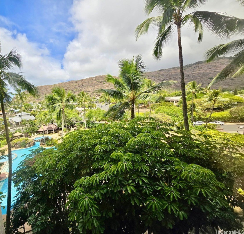 This 1 bedroom, 1 bath unit with 1 parking stall offers a - Beach Condo for sale in Honolulu, Hawaii on Beachhouse.com