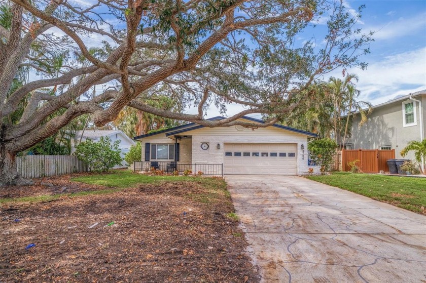 ****THIS PROPERTY HAS FLOOD DAMAGE FROM HURRICANE HELENE** This - Beach Home for sale in St. Petersburg, Florida on Beachhouse.com