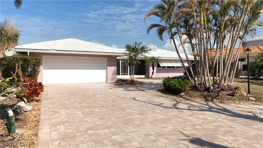 This BAY Front island paradise offers an opportunity to restore - Beach Home for sale in Fort Myers Beach, Florida on Beachhouse.com