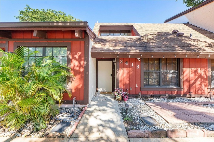 Low HOA!! Rare townhouse-style living in the pet-friendly - Beach Townhome/Townhouse for sale in Hollywood, Florida on Beachhouse.com