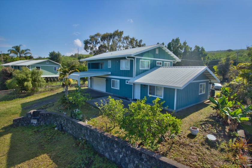 Well-constructed 3-bedroom, 3-bathroom plus office, offers - Beach Home for sale in Captain Cook, Hawaii on Beachhouse.com
