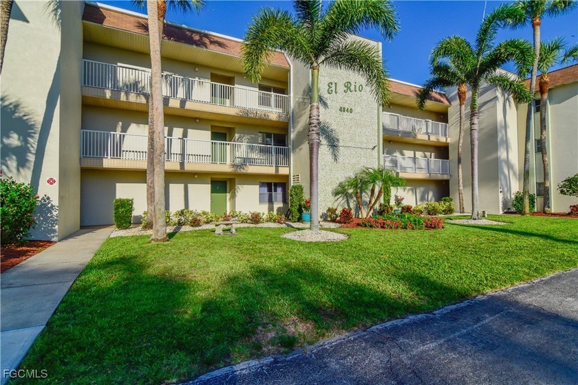 BACK ON THE MARKET - NO ISSUES, BUYER CHANGED HIS MIND RIGHT - Beach Condo for sale in North Fort Myers, Florida on Beachhouse.com