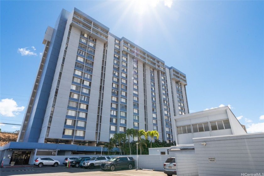 VA Loan Assumption at 2.75%!! Updated in 2020, this stylish home - Beach Condo for sale in Honolulu, Hawaii on Beachhouse.com