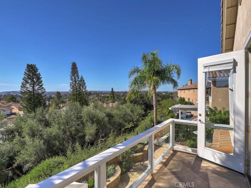 Welcome to this stunning single-family residence in the highly - Beach Home for sale in Mission Viejo, California on Beachhouse.com