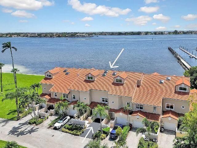 DIRECT INTRACOASTAL - Lovely townhome in Hypoluxo's Private - Beach Townhome/Townhouse for sale in Hypoluxo, Florida on Beachhouse.com