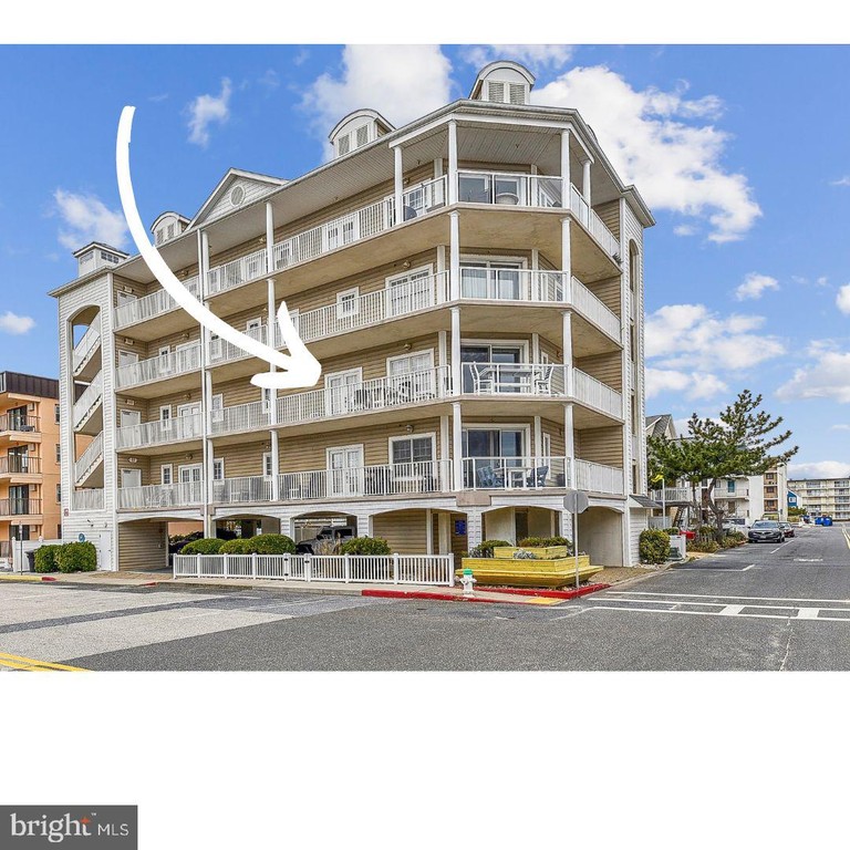 Looking for turn-key living? Stop right now! This 2 level condo - Beach Condo for sale in Ocean City, Maryland on Beachhouse.com