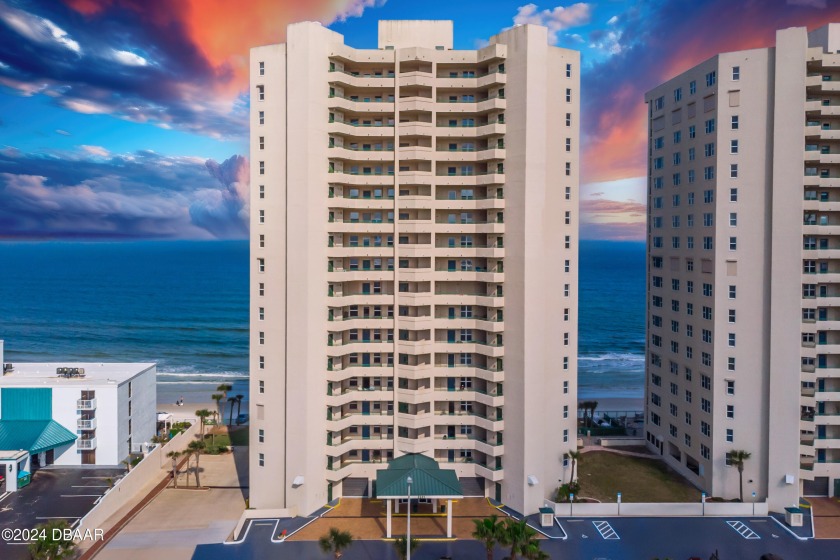 DIRECT OCEANFRONT PENTHOUSE! WALLS OF GLASS ALLOW THE VIEWS TO - Beach Condo for sale in Daytona Beach Shores, Florida on Beachhouse.com