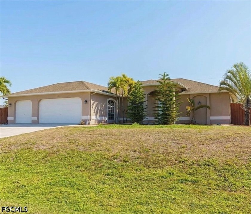Don't miss out on this Large Family 4 Bedroom Home with over 2k - Beach Home for sale in Cape Coral, Florida on Beachhouse.com