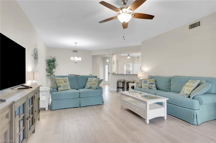 Welcome to Colonial Country Club! This beautifully remodeled - Beach Condo for sale in Fort Myers, Florida on Beachhouse.com