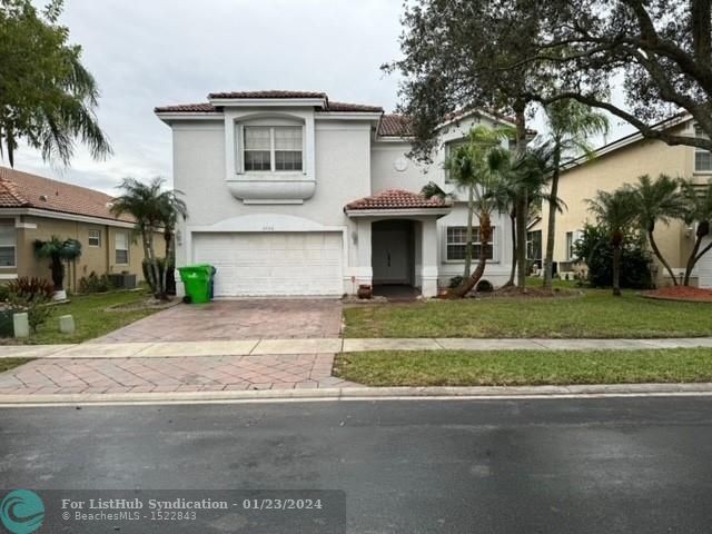 Just reduced** 4 BEDROOMS 2.5 BATHROOM WITH AN AMAZING LAKE AND - Beach Home for sale in Sunrise, Florida on Beachhouse.com