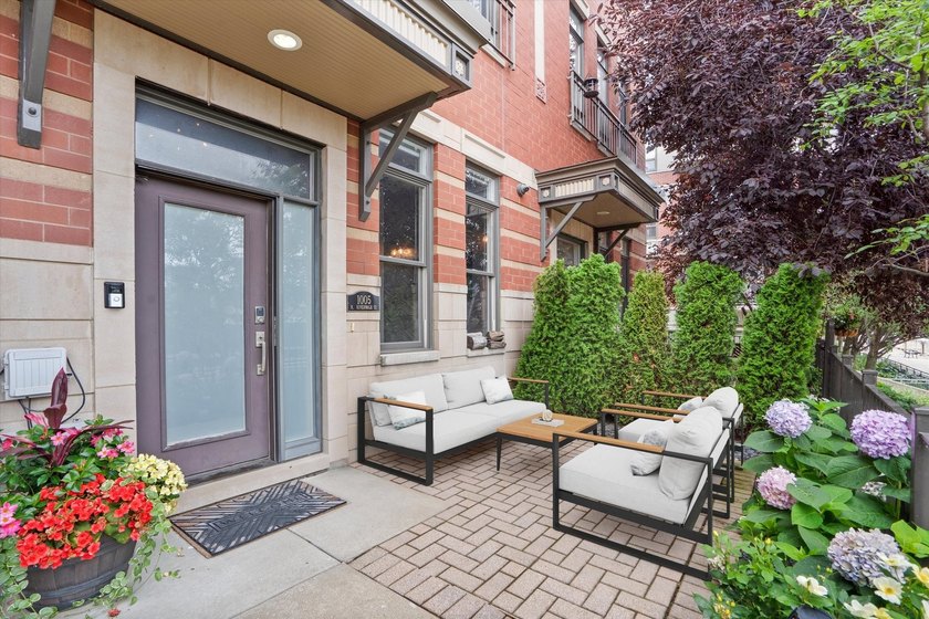 Exciting opportunity to own a luxurious River Village Townhome - Beach Townhome/Townhouse for sale in Chicago, Illinois on Beachhouse.com