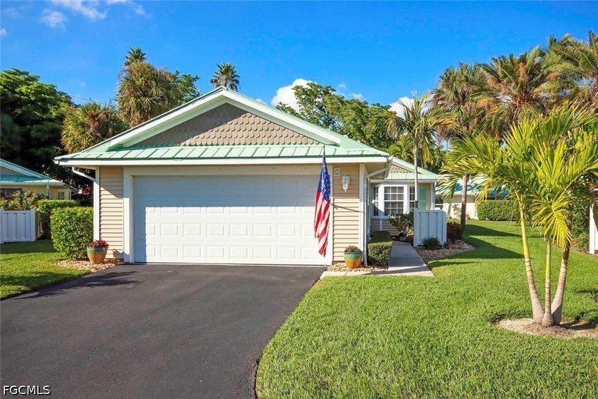 Living is easy in this charming Key West-style cottage. The open - Beach Home for sale in Fort Myers, Florida on Beachhouse.com