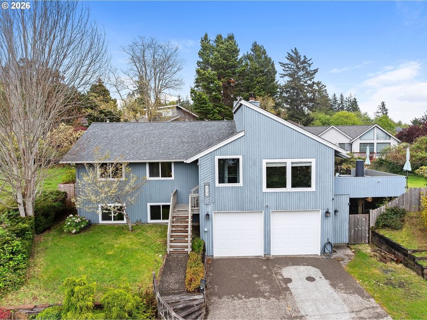 WOW! This is the home you've been dreaming about! Get ready to - Beach Home for sale in Astoria, Oregon on Beachhouse.com