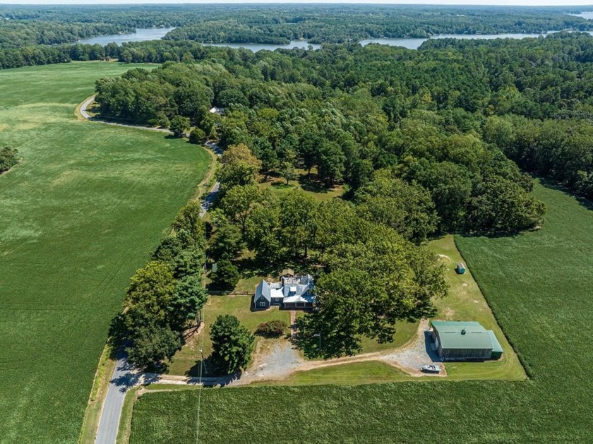 Welcome to Hunton House, a timeless 1797 farmhouse reimagined - Beach Home for sale in Lancaster, Virginia on Beachhouse.com