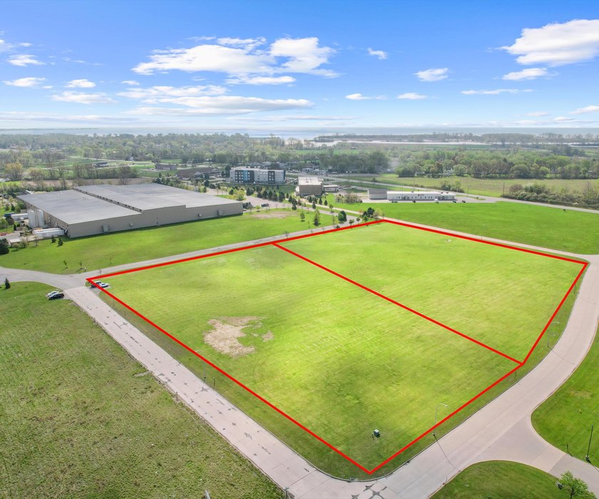 Bring your business vision to life with these two vacant - Beach Commercial for sale in Monroe, Michigan on Beachhouse.com