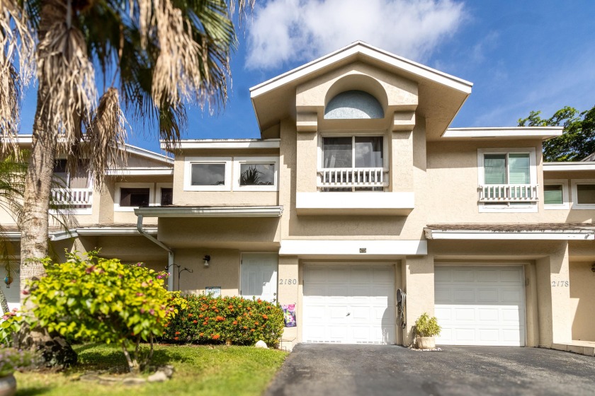 Welcome to this immaculate 2-bed, 2.5-bath townhome in the - Beach Townhome/Townhouse for sale in Deerfield Beach, Florida on Beachhouse.com