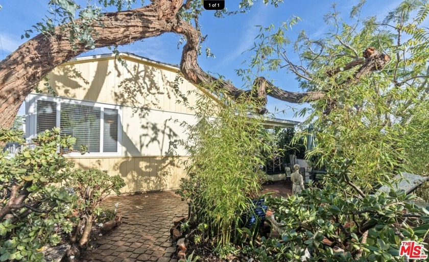 CALLING INVESTORS/DEVELOPERS/END USERS: ZONING: LARD1.5 This - Beach Home for sale in Venice, California on Beachhouse.com