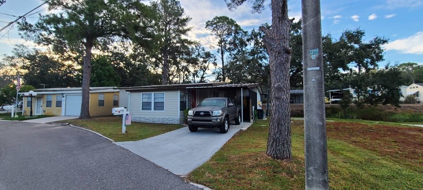 55+/LOT.RENT.$850/2BED1BATH+DEN/1980/768SQFT/REMODLED - Beach Home for sale in Tampa, Florida on Beachhouse.com