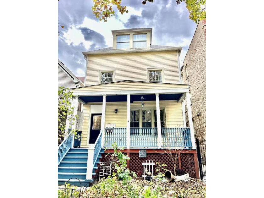 Outstanding opportunity in RED HOT Edgewater.   This unique - Beach Home for sale in Chicago, Illinois on Beachhouse.com