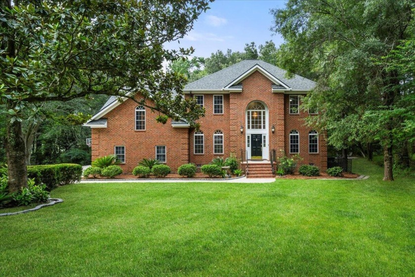 ***A Golfer's Paradise!***Discover elegance and Southern charm - Beach Home for sale in Hollywood, South Carolina on Beachhouse.com