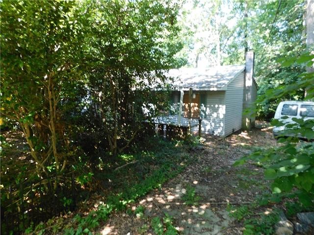 This 3 bedroom 2 full bath home is just waiting for a new life! - Beach Home for sale in Dutton, Virginia on Beachhouse.com